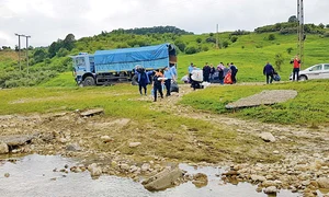 În localităţile prahovene Lapoş şi Sângeru oamenii au rămas fără agoniseala de o viaţă jpeg