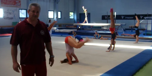 Nicolae Forminte şi elevele sale