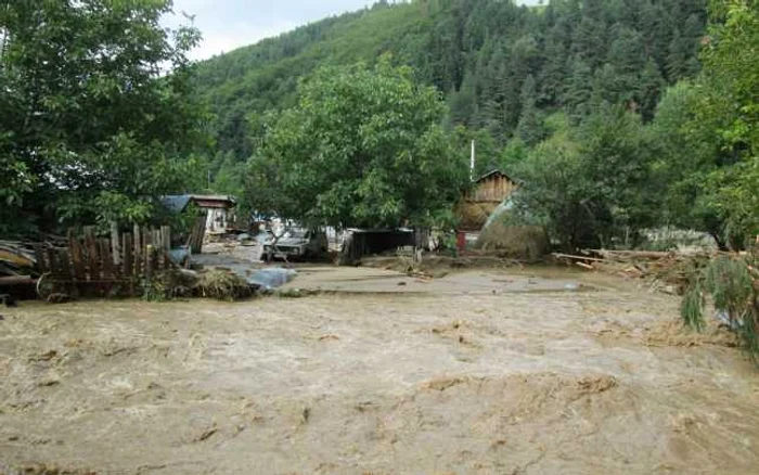 Oamenii au rămas fără agoniseala de o viaţă. Foto Adevărul