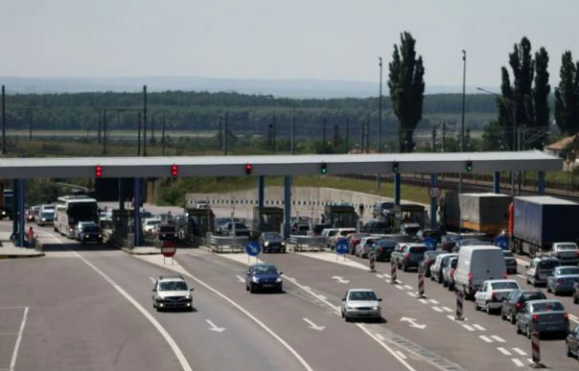 
    În acest moment, sunt deschise două puncte pentru plata taxei de pod  