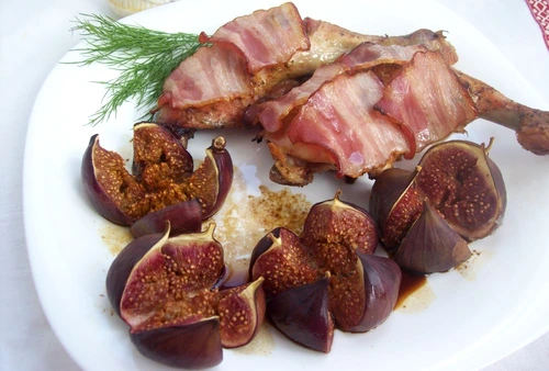 pulpe de pui cu bacon , smochine jpeg