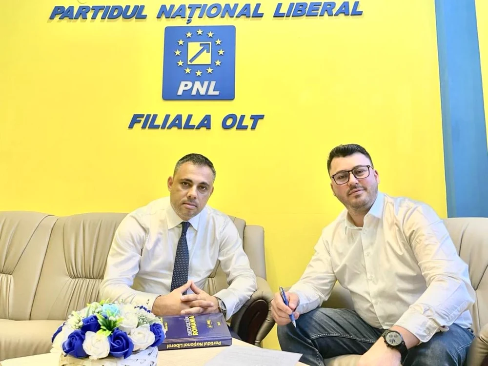 Marius Aliman (dreapta), fiul primarului Ion Aliman, va candida din partea PNL FOTO: Facebook/PNL Olt