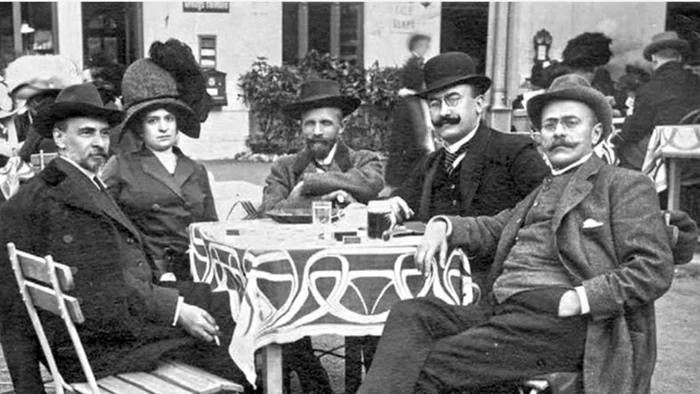 Ion Luca Caragiale alături de Liviu Rebreanu. Foto: Arhivă