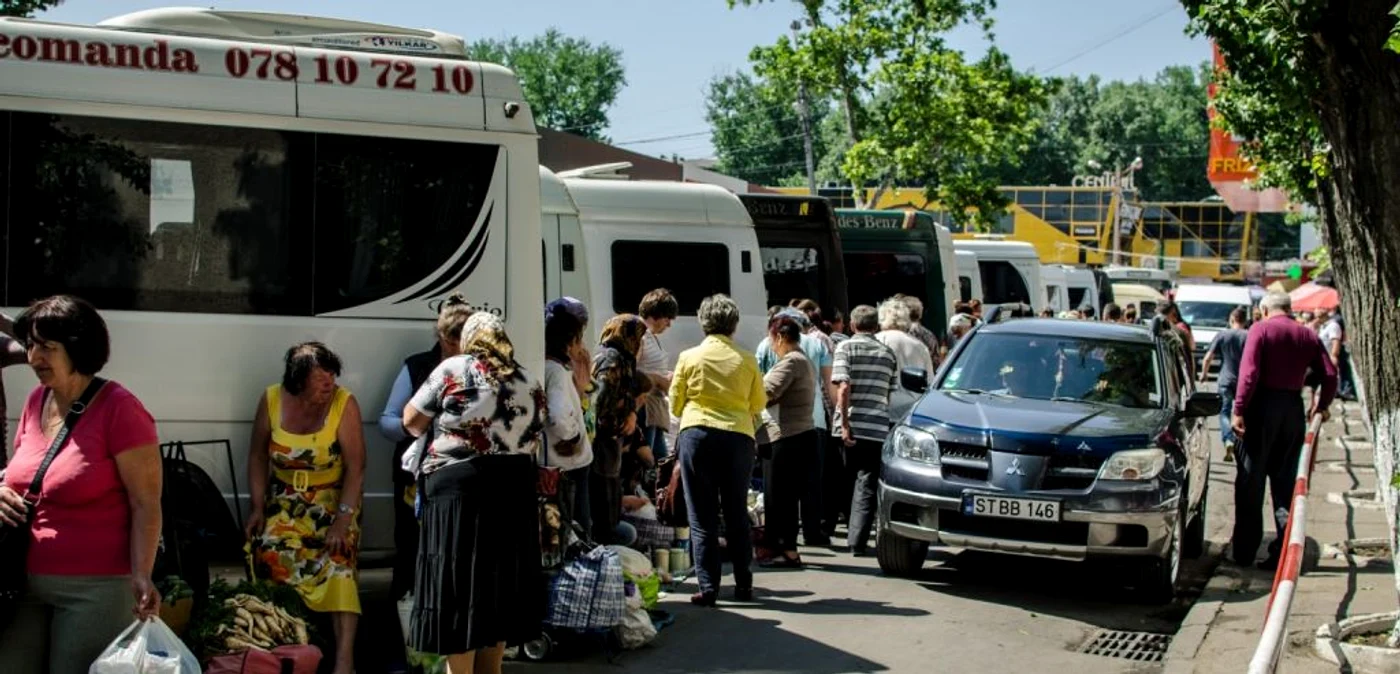 Comerţul stradal din Chişinău FOTO Alexandru Tarlev