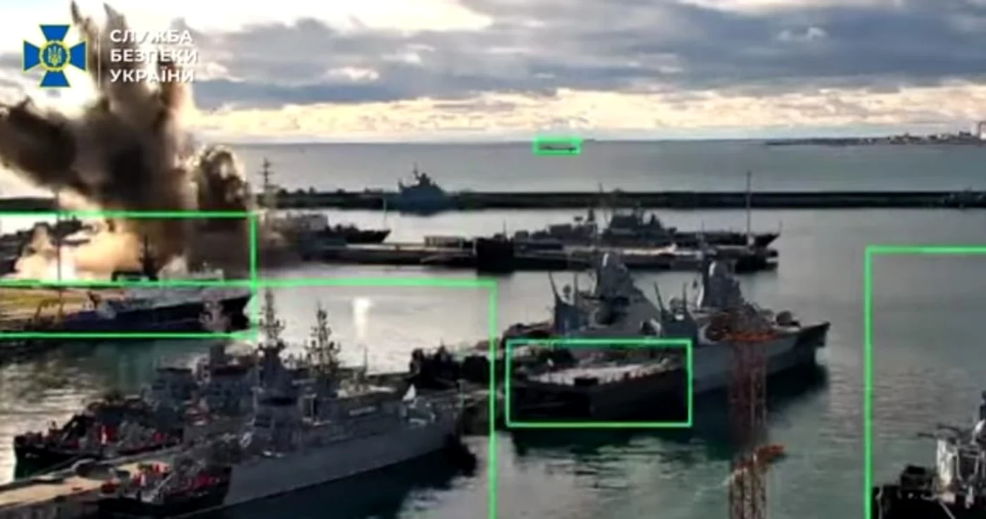 Submarin rus lovit de drone ucrainene FOTO: captură video