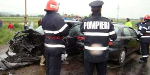 Pompierii au intervenit la un accident de circulaţie