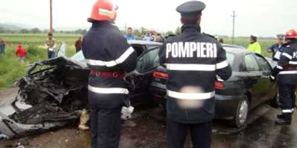 Pompierii au intervenit la un accident de circulaţie
