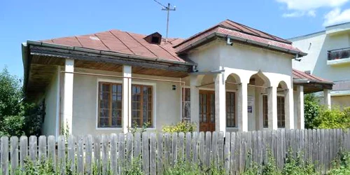 Stănişeştiul devine capitala culturală a judeţului Bacău. La casa lui George Apostu va avea loc o expozitie de sculptură dar şi un recital susţinut de Grigore leşe şi Busuiocul FOTO Mircea Merticariu