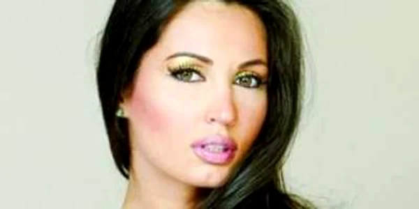 Nicoleta Luciu face dulceaţă de pepene - Revista presei mondene