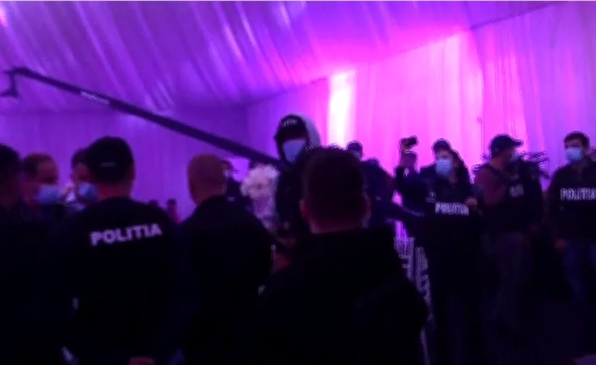 
    Proprietarul localului, tatăl bebelușului, a fost amendat cu 10.000 de lei Sursă foto: Captură video   