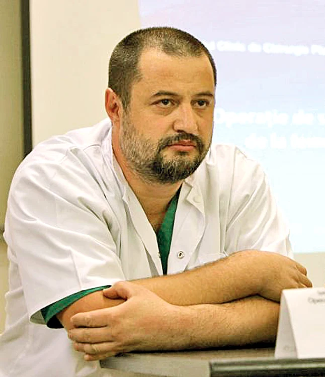 Medicul Vitalie Stan, cel care a scăpat-o pe Cruduţa  de guşă, a întinerit-o pe doamna Flori, care  munceşte de mai bine de zece ani în Italia