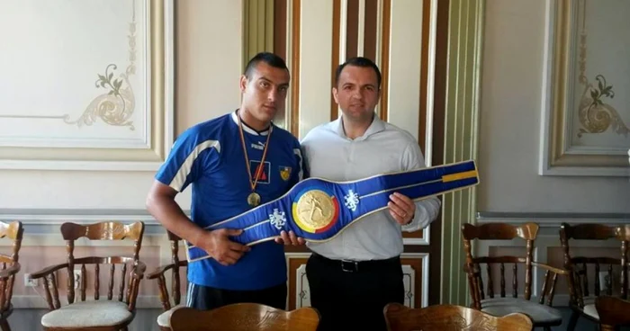 Pugilistul dâmboviţean, legitimat la Clubul Sportiv Municipal Târgovişte, pregătit de Nicu Tamaş, s-a impus la categoria 91 kg