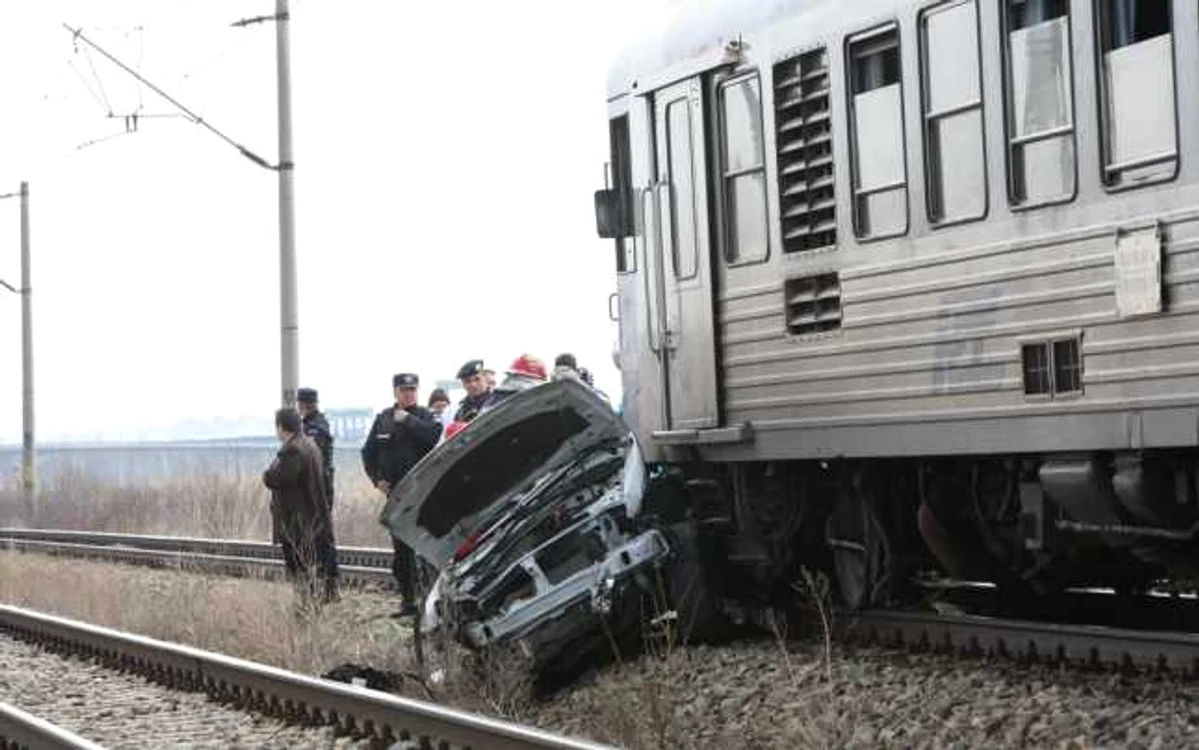 Femeile aflate pe bancheta din spate au reuşit să scape cu viaţă (foto arhivă)
