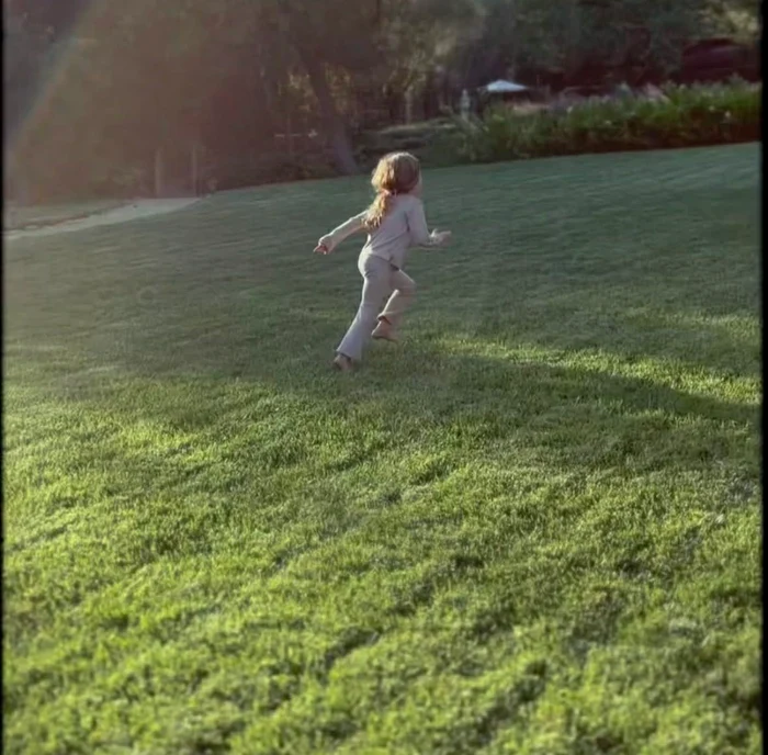 Meghan și Lilibet, Foto As Ever (1) jfif