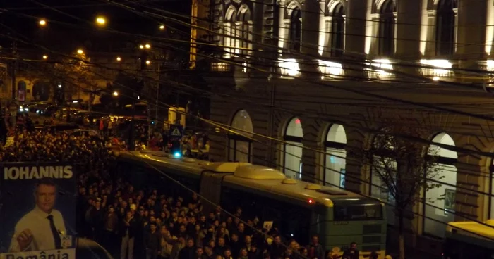 Tinerii protestează în centrul Clujului  FOTO: Remus Florescu