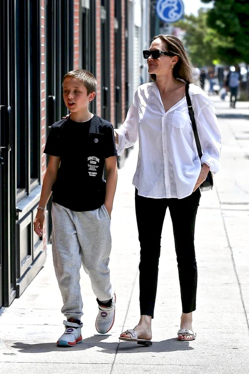 4 angelina jolie si knox profimedia 0462231948 1 jpg jpeg