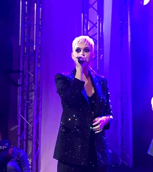 Andreea Raicu la Paris (1) jpeg