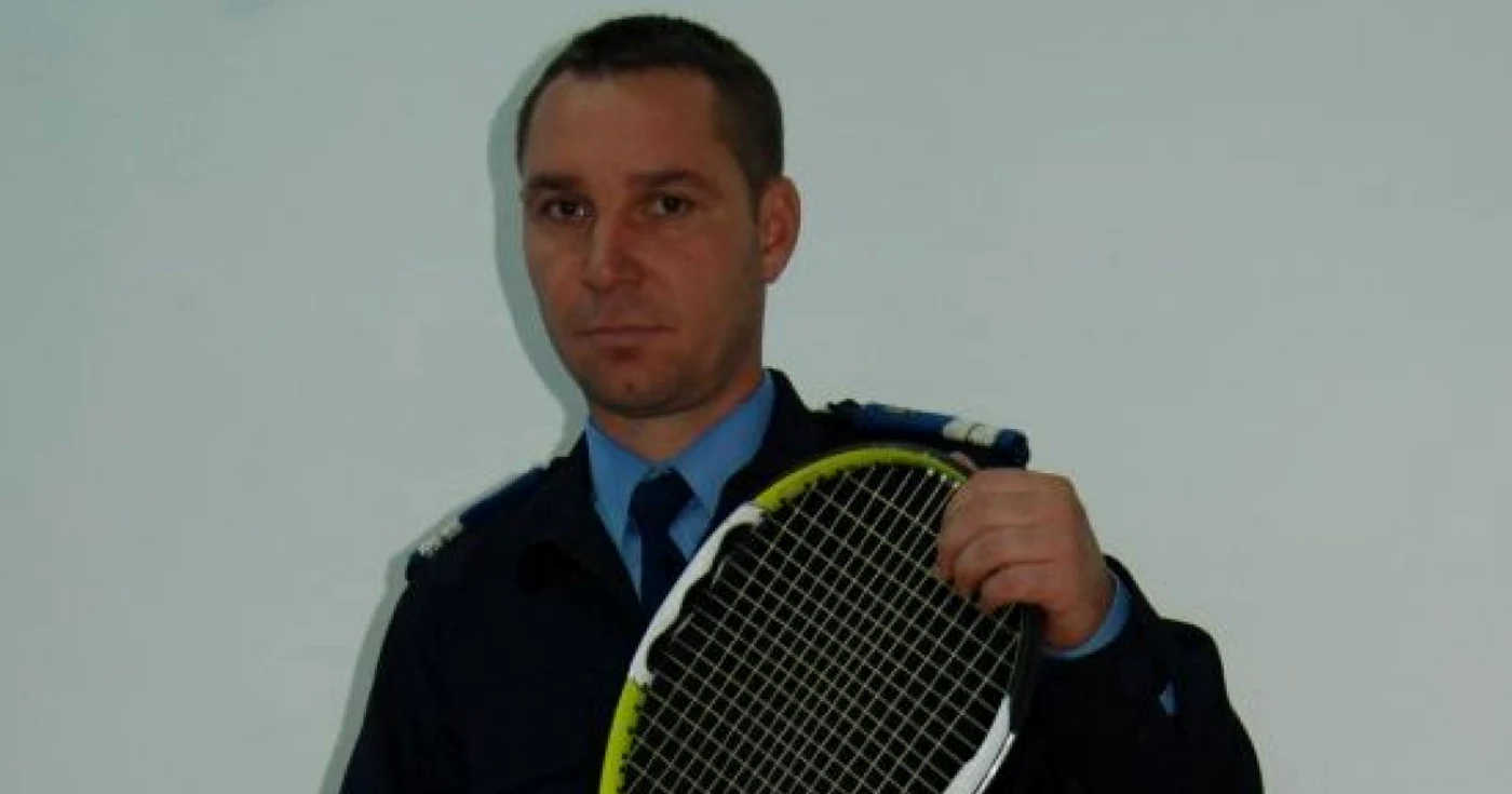 Joacă tenis  din vremea liceului