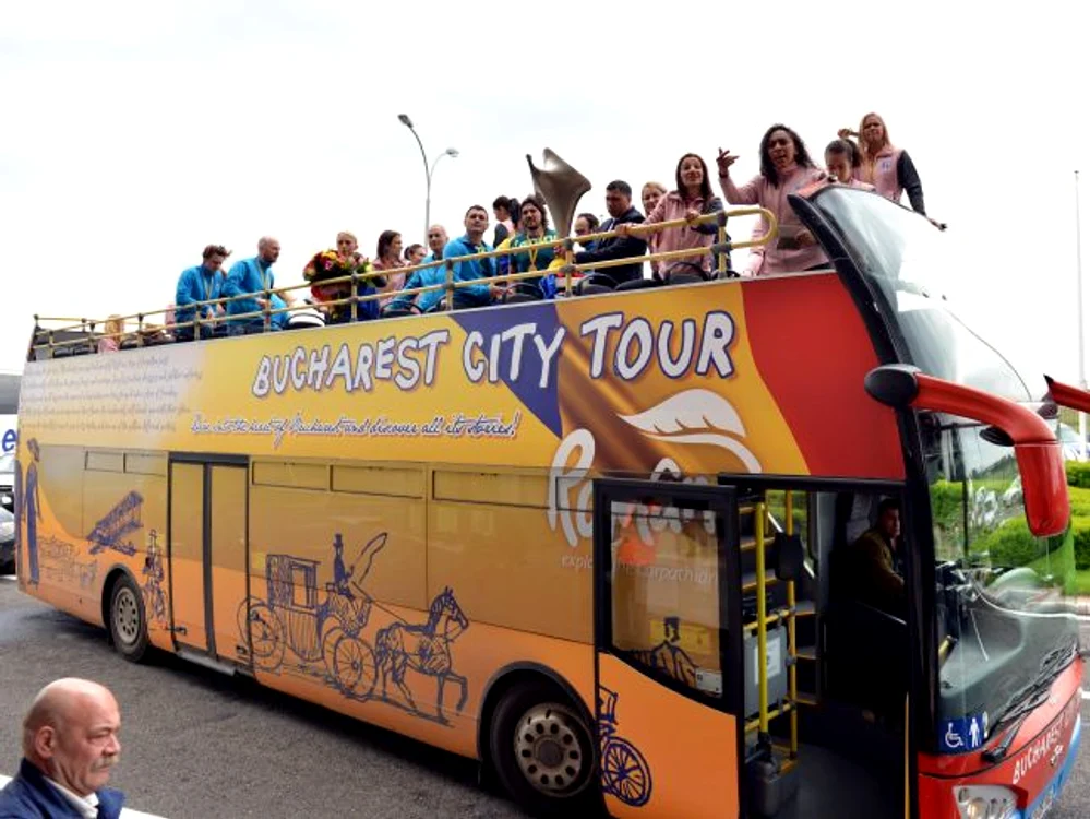 
    Handbalistele de la CSM Bucureşti au mers cu autobuzul descoperitfoto: Răzvan Păsărică  