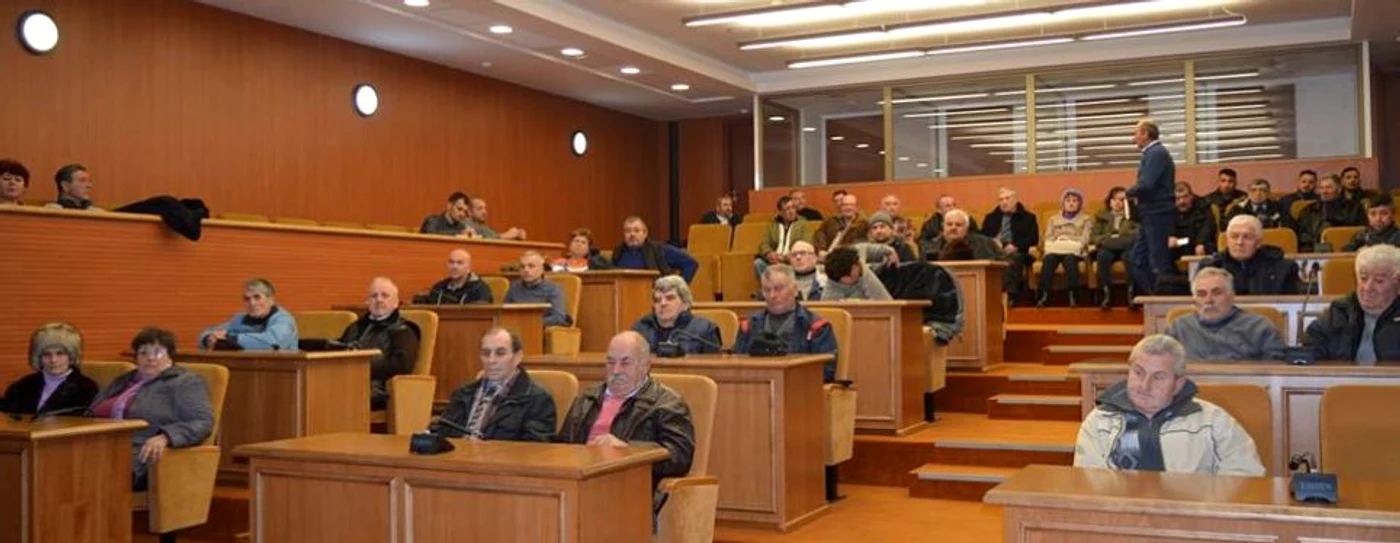 Locuitorii cartierului Mircea Vodă au venit la Primărie FOTO Facebook/PMC