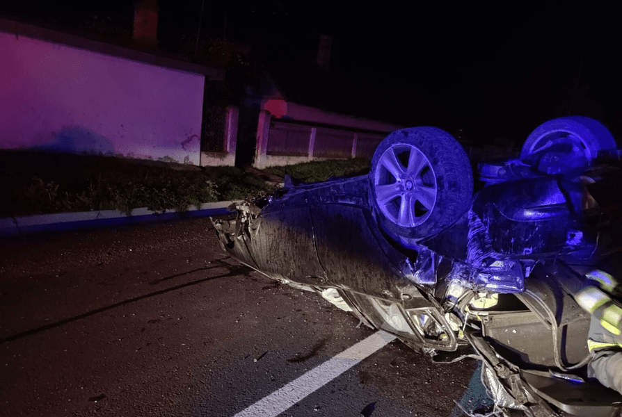 Șofer de 17 ani, fără permis, băut și cu BMW. În mașină se mai aflau doi adulți