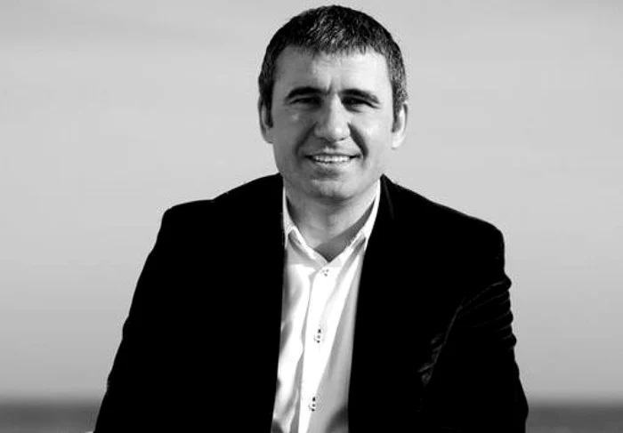 Gheorghe Hagi, acasă, la malul mării. Poza principală de pe contul său FOTO Facebook