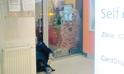 Cina bătrânei a  constat într o coajă  uscată de portocală jpeg