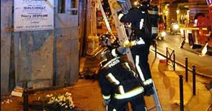 Cinci morţi şi 29 de răniţi într-un incendiu dintr-un bloc de apartamente la Paris