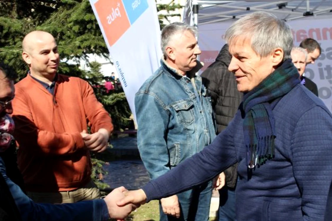 Ciolos a fost prezent astăzi la Târgu Jiu pentru a strânge semnături pentru alegerile europarlamentare