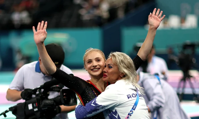 Sabrina Voinea și mama ei, Camelia, bucuroase după concurs (FOTO: Gettyimages)