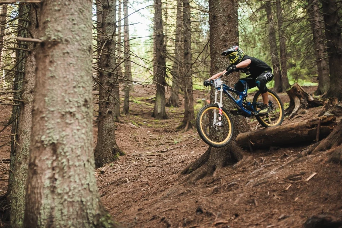 Progression Session este deschis pentru toți riderii ce au 14 ani împliniți. Evenimentul este înscris în calendarul concursurilor de downhill al Federației Române de Ciclism