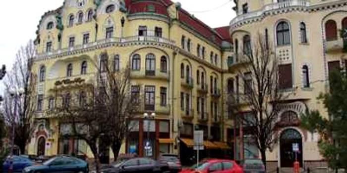 Palatul Vulturul Negru este una dintre clădirile simbol ale Oradei