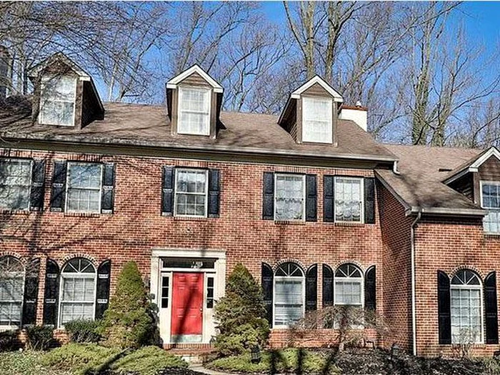 
    Cum arată casa desprinsă din "Fifty Shades of Grey". Are chiar și un leagănCum arată casa desprinsă din "Fifty Shades of Grey". Are chiar și un leagăn  