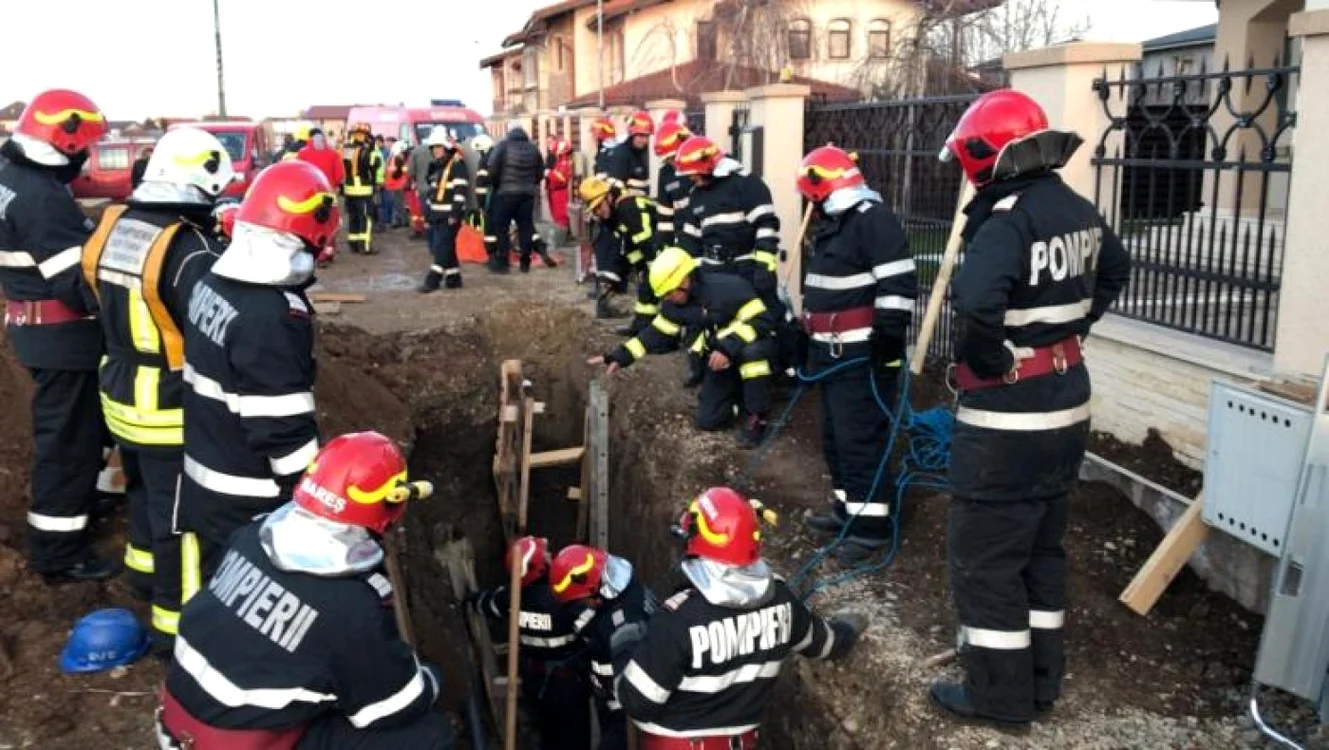 Un bărbat a fost prins sub un mal de pământ pe un şantier din comuna Corbeanca FOTO Digi24