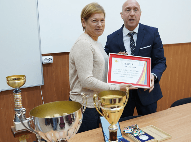 Medalii donate unei facultăți. Liliana Năstase, fostă campioană mondială la atletism: „Să vă duceți copiii să facă sport”