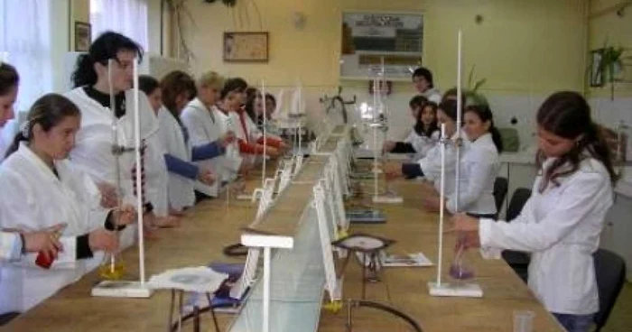 Neamţ: Faliment în farmacii- Revista presei locale