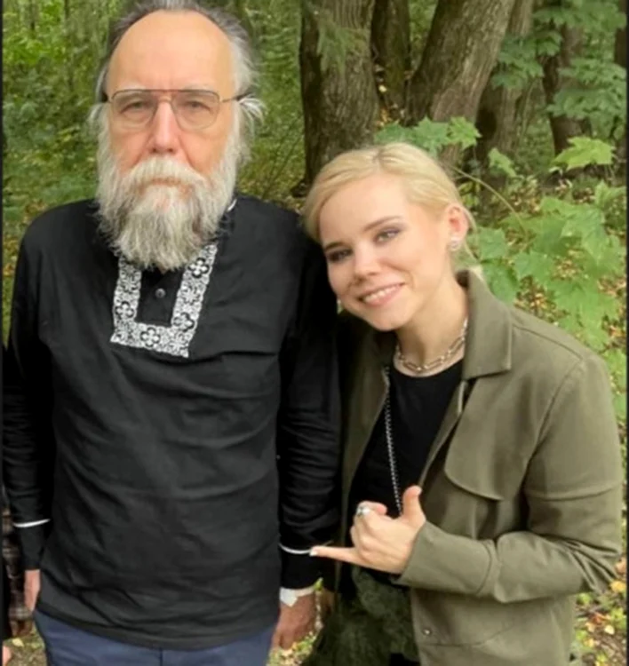 Daria, alături  de tatăl ei,  Aleksandr  Dughin 