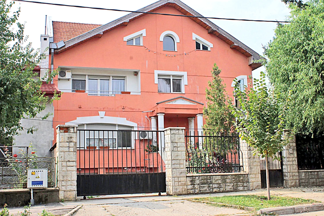  Vila avocatei se află  în cartierul Băneasa