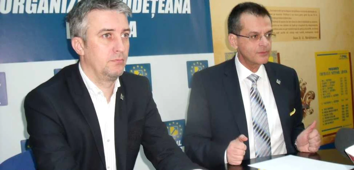 Tudorel Trofin, copreşedinte PNL Focşani şi Nini Săpunaru, copreşedinte PNL Vrancea
