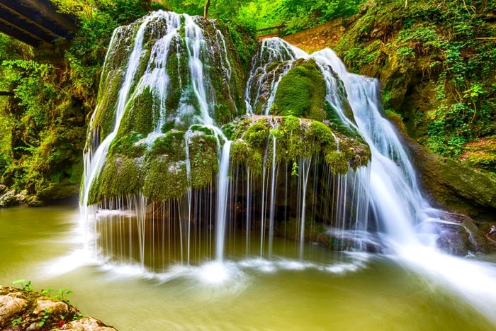 Site-ul The World Geography a alcătuit în anul 2013 o listă cu cele mai impresionante cascade din lume, pe primul loc se află Cascada Bigăr din Caraș-Severin