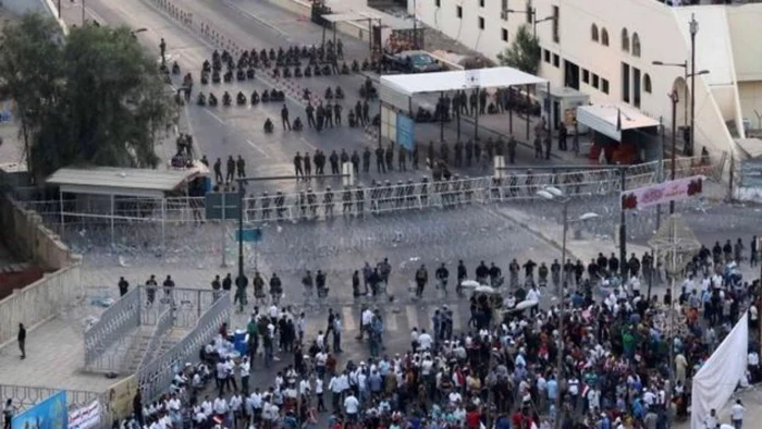 Protestatarii părăsesc masa negocierilor dintr-o poziţie de putere şi din respect pentru un pelerinaj al şiiţilor. FOTO bbc.com