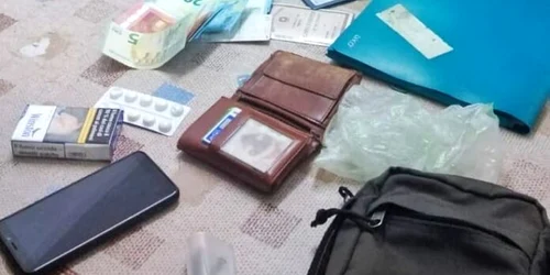 Borseta cu acte, carduri și bani FOTO Politia Locala Bacau jpg