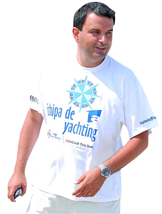 
    Lucian Mândruţă  