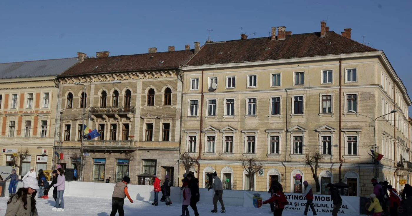 Piaţa Unirii, unul din locurile în care turiştii aleg să meargă la Cluj