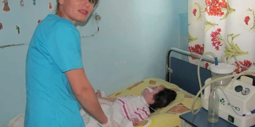 Micuţa Beatrice trăieşte în Spitalul Judeţean de Urgenţă Slobozia de patru ani 