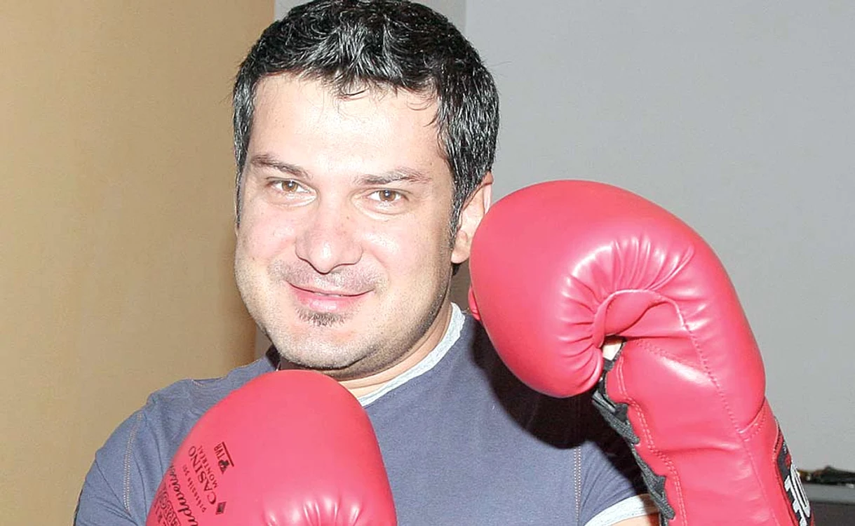 
    Adi de la Vâlcea scoate armele împotriva celor care vor să-l pună pe el la plată  