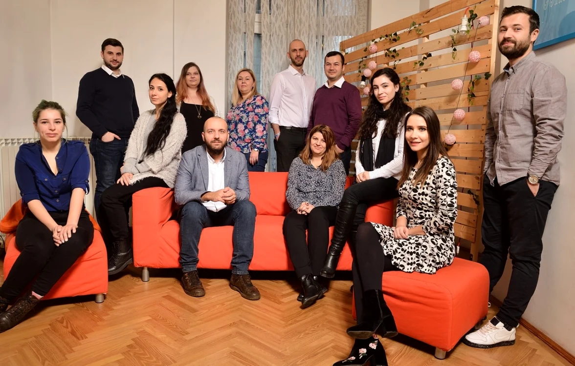O parte din echipa de la White Image, prima agenţie de email marketing din România FOTO: arhiva personală Andrei Georgescu