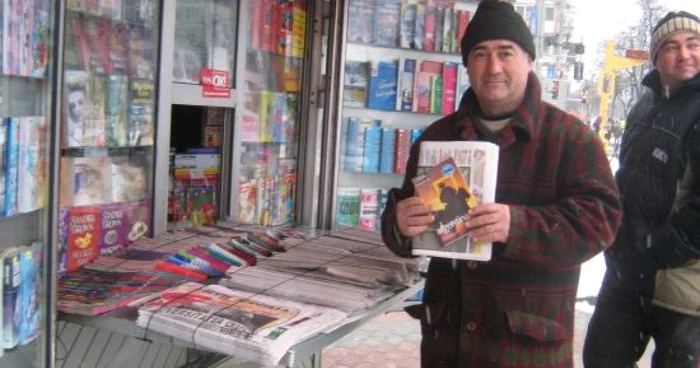 Petrică Paşol a fost printre primii slătineni care au luat volumul "Argentina"