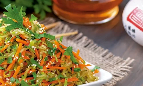 salata de morcovi cu dovlecei jpg