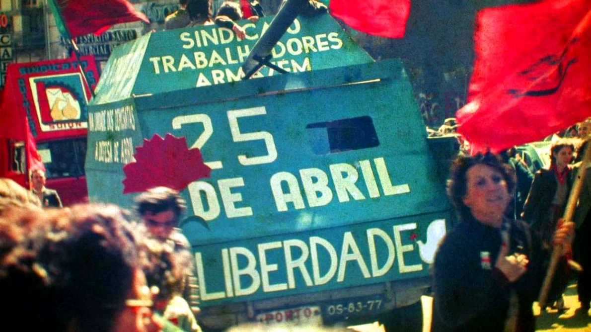 Calendar 25 aprilie: 1974 „Revoluția garoafelor” a înlăturat regimul fascist instaurat în Portugalia de Salazar jpeg